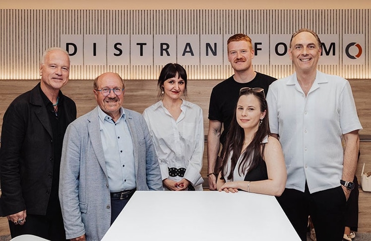 V.l.n.r. Künstler Mario Dalpra, Galerist Horst Szaal, Barbara Schwarz (Senior Consultant currycom), KI-Experte Julian Arnowski, Künstlerin Naomi Devil und Christian Krpoun (currycom CEO und Kurator der Ausstellung). ©Imbasto
