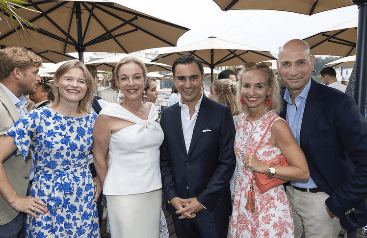 V.l.n.r.: Ulrike Köstinger, stv. Vorsitzende der NXG und CEO von Operabase, Kristina Hammer, Präsidentin der Salzburger Festspiele, Christian Renner, Vorsitzender der NXG und CEO von Hchtfisch Public Strategies, sowie die Unternehmer Martina Fleischer-Kücher und Ulrich Kücher beim NXG-Sommerfest 2025