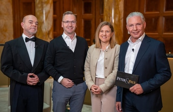 "Fußball schafft, was der klassische Bürotermin oft nicht kann"