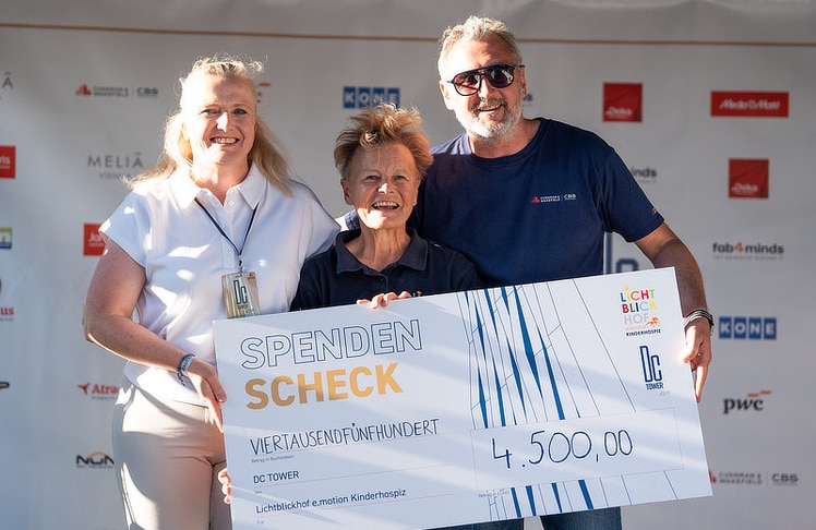 Der Lichtblickhof durfte sich heuer über eine Spende in Höhe von 4.500 Euro freuen. © DC Tower Run 2026 / David Stenitzer