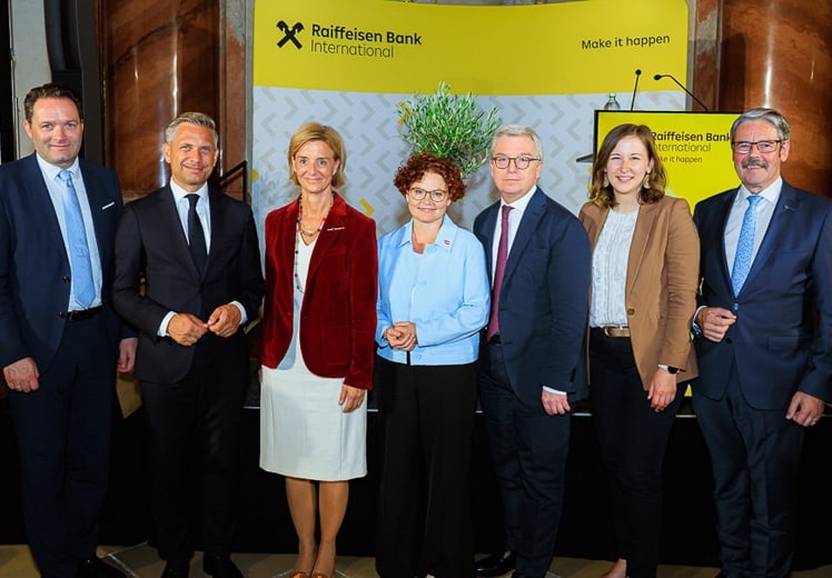 Who's Who aus Wirtschaft und Politik feierte beim RBI-Sommercocktail
