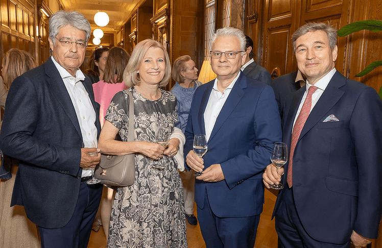 V.l.n.r.: Wolfgang Hesoun (Partner für CEO-Positioning und Leadership bei Grünberger & Partner, Vizepräsident der Wirtschaftskammer Österreich), Martina Salomon (Herausgeberin Kurier), Dieter Bornemann (Vorsitzender des ORF-Redaktionsrats) und  Franz-Robert Klingan (Senior Partner bei der internationalen Strategieberatung Bain & Company)