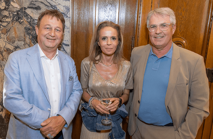 V.l.n.r.: Josef Kalina (PR-Berater, Kommunikationsstratege und Unternehmer), Isabelle Daniel (Journalistin, Politik-Insiderin und Moderatorin) und Martin Gebhart (Chefredakteur Kurier)