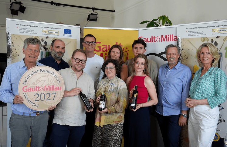 V.l.n.r.: Karl Hohenlohe, Werner Pichlmaier, Andreas Krainer, Silvio Nickol, Stefanie Herkner, Elena Kubiena, Franziska Ettmeier, Jonathan Wittenbrink, Reinhold Zötsch und Martina Hohenlohe