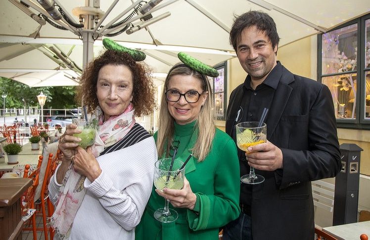 V.l.n.r.: Schauspielerin Konstanze Breitebner, Ex-Wettermoderatorin Christa Kummer und Weltmeistermagier Lucca Lucian.