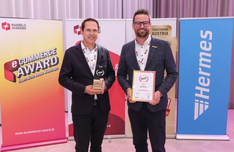 Die beiden Hornbach-Manager Michael Hyna (links) und Peter Eberdorfer freuten sich über den Doppelsieg.