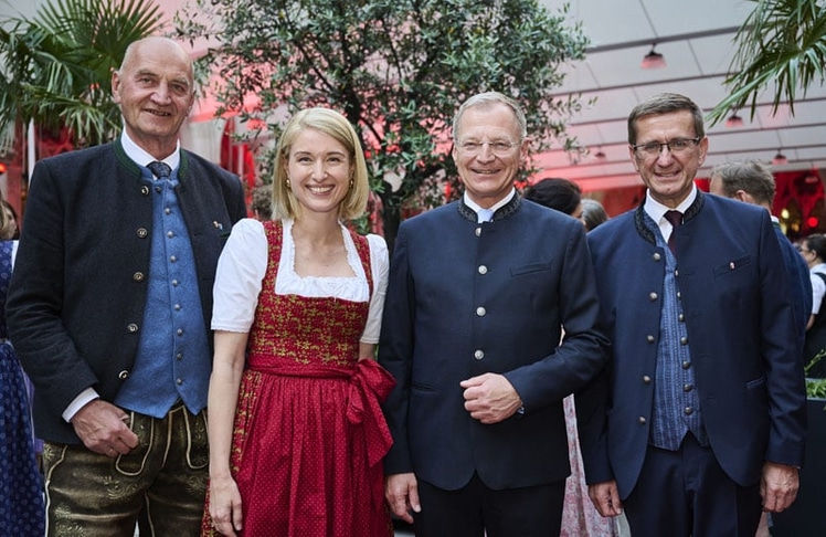 V.l.n.r: Landesrat Christian Dörfel, Landeshauptmann-Stellvertreterin Christine Haberlander, Landeshauptmann Thomas Stelzer und Landesrat Markus Achleitner © Land OÖ/Peter Mayr