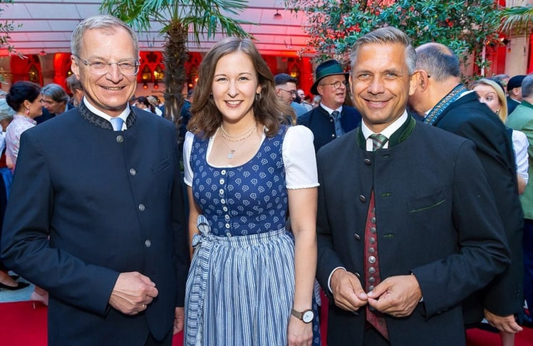 Thomas Stelzer mit den Minister:innen Claudia Bauer und Wolfgang Hattmannsdorfer © LEADERSNET/C. Mikes