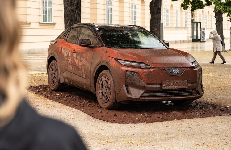 Der Kampagnenauftritt soll klarmachen, dass Subaru auch elektrisch abseits des Mainstreams bleibt.