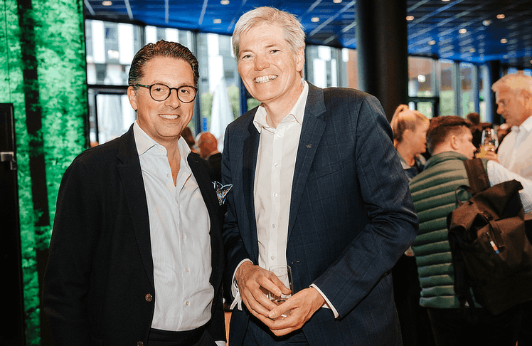 V.l.n.r.: Thomas Planinschetz (WU Alumni Hub Manager) und WU-Rektor Rupert Sausgruber