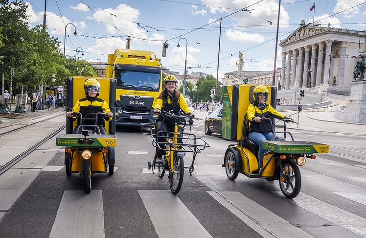 Die E-Flotte der Post nach dem offiziellen Startschuss auf einer Ehrenrunde am Wiener Ring © Österreichische Post AG