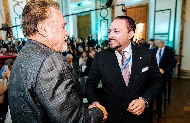 Auch Klemens Hallmann, langjähriger Unterstützer von Arnies Klimainitiative, ließ es sich nicht nehmen, seinen Freund beim Austrian World Summit 2026 zu begrüßen. © Philipp Lipiarski
