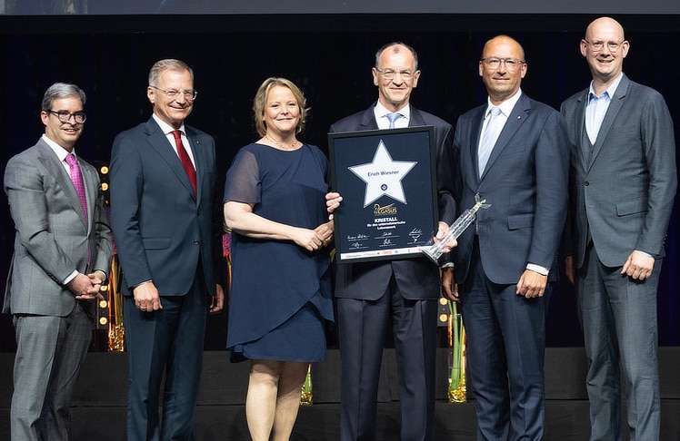 V.l.n.r.: Medienhaus-Wimmer-Geschäftsführer Gino Cuturi, Oberösterreichs Landeshauptmann Thomas Stelzer, OÖN-Chefredakteurin Susanne Dickstein, Lebenswerk-Preisträger Erich Wiesner, Raiffeisenlandesbank-Oberösterreich-Generaldirektor Reinhard Schwendtbauer und Linzer Stadtrat Thomas Gegenhuber.
