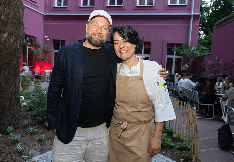 Neuer Courtyard für mediterrane Küche und Drinks in Wien eröffnet