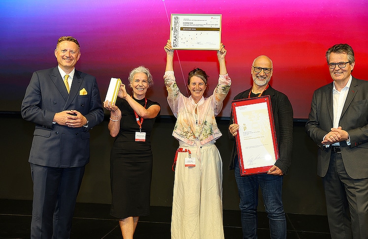 Gewinner Staatspreis Unternehmensqualität 2026 connexia (v.l.n.r.): Roland Weinert (Sektionschef, Bundesministerium für Wirtschaft, Energie und Tourismus), Sabine Romanowski (Stabstelle Datenschutz und Qualitätsmanagement, connexia), Daniela Egger (Leitung Aktion Demenz, connexia), Martin Hebenstreit (Geschäftsführer, connexia) und Franz Peter Walder (geschäftsführender Vorstand, AFQM) © LEADERSNET/G. Langegger