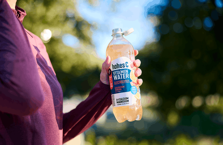hohes C erweitert Vitamin Water-Sortiment um zwei Varianten mit Elektrolyten: Zum einen die Sorte Grapefruit-Zitrone...