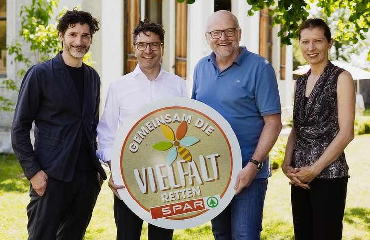 V.l.n.r.: Sternekoch Paul Ivić, Markus Kaser (stellvertretender Vorstandsvorsitzender von Spar), Volker Plass (Geschäftsführer des Vereins Arche Noah) und Umweltmedizinerin Daniela Haluza (Medizinische Universität Wien).