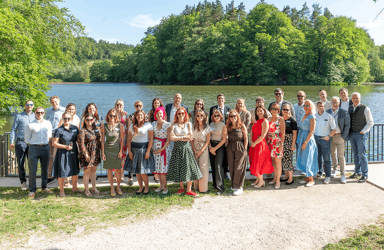 Am Thaler See Garten trafen 84 geladene Kund:innen auf 29 Aussteller:innen aus ganz Österreich, dabei standen insbesondere die steierischen Gastgeber:innen im Rampenlicht. 