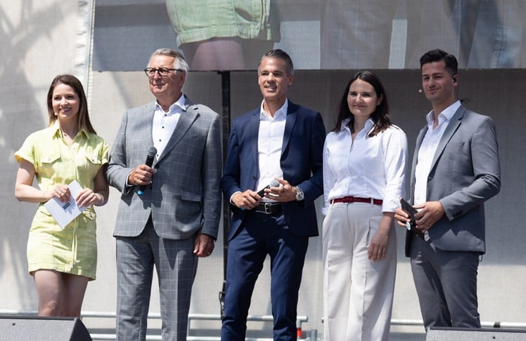 Bei der Eröffnung der Wiener Elektro Tage gab es strahlenden Sonnenschein (v.l.n.r.): Kristina Inhof, Günther Kerle, Thomas Beran, Martina Ernst und Jürgen Winterleitner