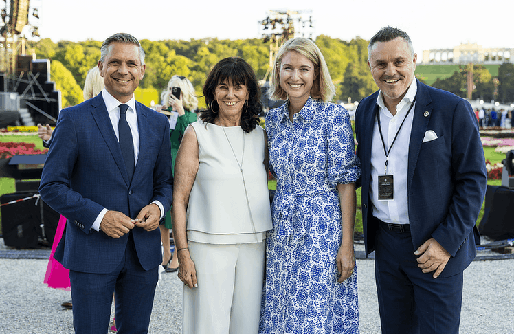 V.l.n.r.: Bundesminister Wolfgang Hattmannsdorfer, WKO-Präsidentin Martha Schultz, Landeshauptmann-Stv. OÖ Christina Haberlander und CEO der Schönbrunn Group Klaus Panholzer © SKB / Stefan Joham