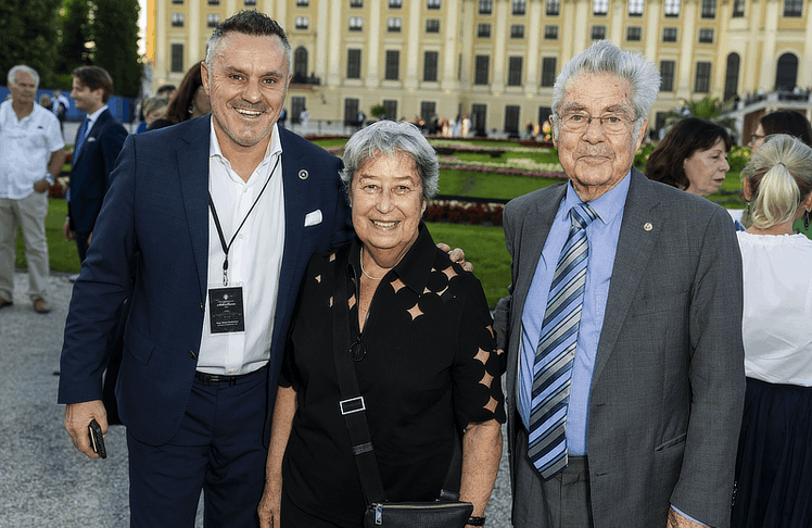 V.l.n.r.: Klaus Panholzer mit Margit und Heinz Fischer  © SKB / Stefan Joham