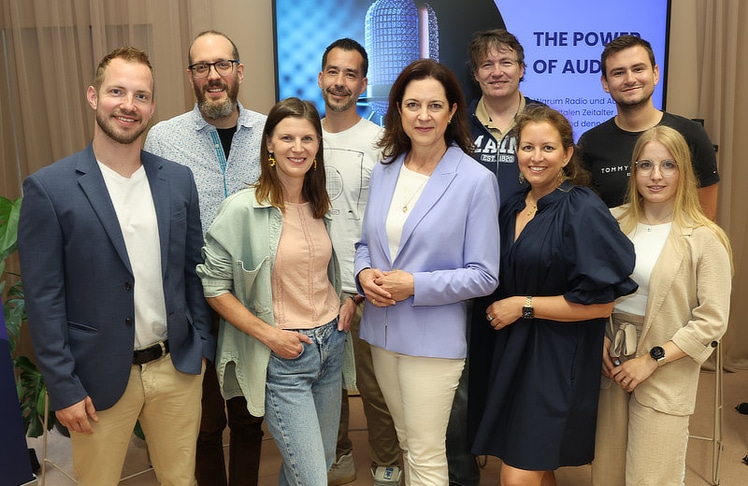 V.l.n.r.: Hannes Wurzwallner (iab-Präsident), Lukas Brändle (Audiosation), Katrin Steiner-Deditz (Content Link), Stefan Gensasz (RMS Austria), Corinna Drumm (Verband Österreichischer Privatsender), Rüdiger Landgraf (kronehit), Rut Morawetz (iab-Vizepräsidentin), Josip Cukic (RMS Austria, iab-Vorstandsmitglied) und Sarah Schwarzinger (Mediaplus Austria).