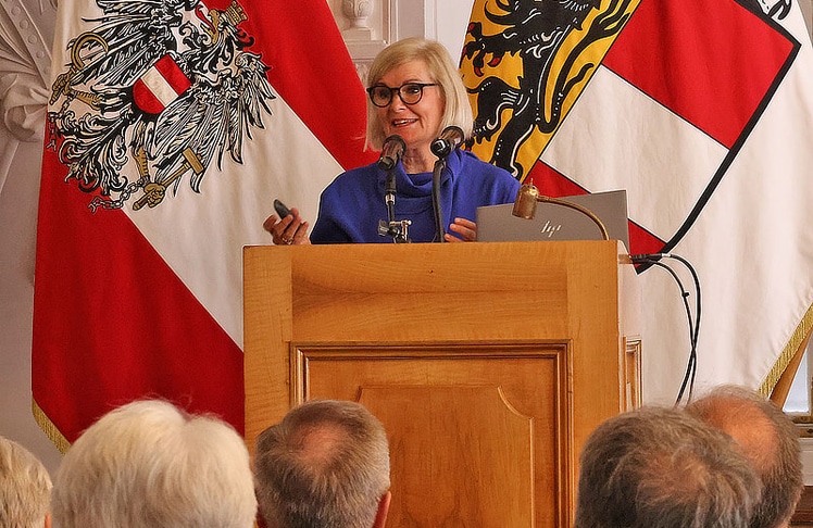 Die Festrede hielt Rafaela Kraus, Professorin für Unternehmens- und Personalmanagement an der Universität der Bundeswehr München und eine der europaweit führenden Stimmen zu Entrepreneurship, Innovation und Technologietransfer im Verteidigungs- und Sicherheitsbereich. © LEADERSNET / U. Brandl