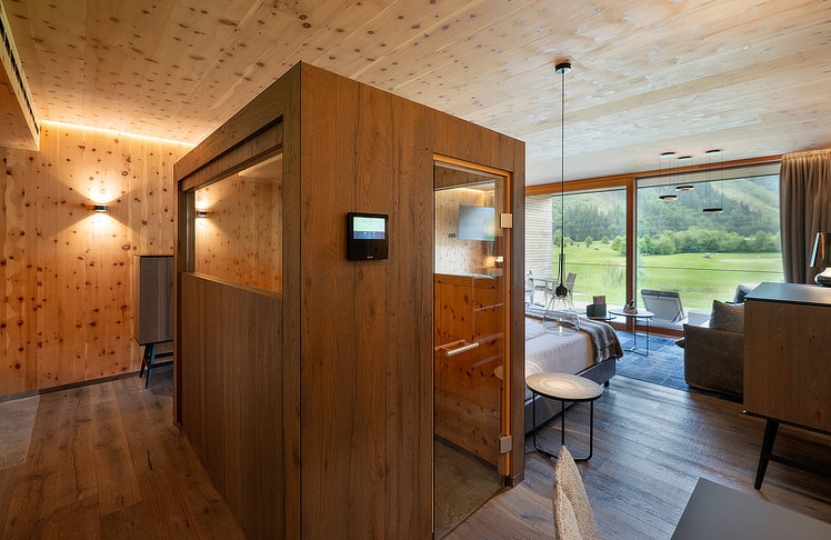 In den privaten Spa-Suiten wird mit klarer Ästhetik, natürlichen Materialien und warmen Lichtstimmungen anspruchsvolles Wellnessdesign realisiert. © Alex Gretter