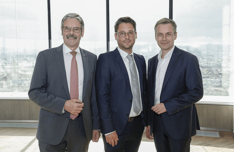 V.l.n.r.: Erwin Hameseder, Obmann der Raiffeisen-Holding NÖ-Wien, Oliver Gorbach, designierter Risikovorstand und Mitglied der Geschäftsleitung und Martin Hauer, künftiger Generaldirektor Raiffeisen NÖ-Wien