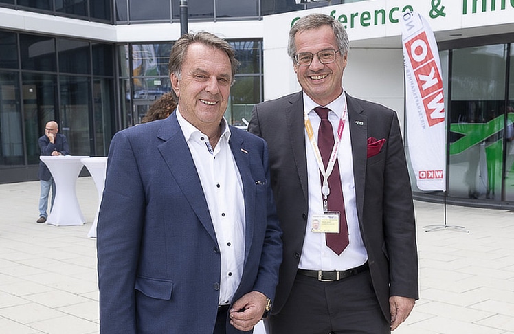 WKNÖ-Präsident Wolfgang Ecker (l.) und Wolfgang Scheibenpflug (Geschäftsbereichsleiter Immobilien- & Standortmanagement Flughafen Wien AG).