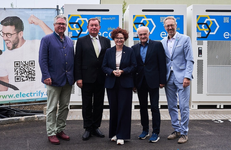 V.l.n.r.: Robert Weber (Bürgermeister von Guntramsdorf), Herbert Janschka (Bürgermeister von Wiener Neudorf), Staatssekretärin Elisabeth Zehetner, electrify-Chairman Rudolf Schütz und ecoplus-Prokurist Martin Fassl © BMWET/Holey