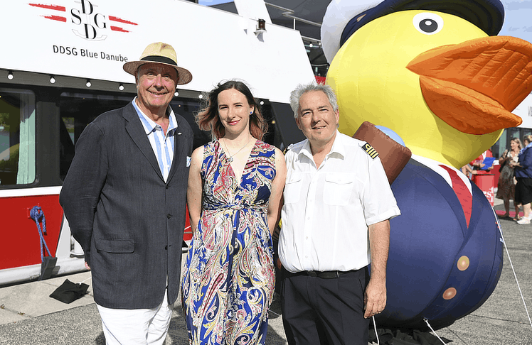 V.l.n.r.: Wolfgang Fischer (GF DDSG Blue Danube), Xenia Tichy (Betreiberin Tichy) und Johannes Kammerer (Flottenkommandant)