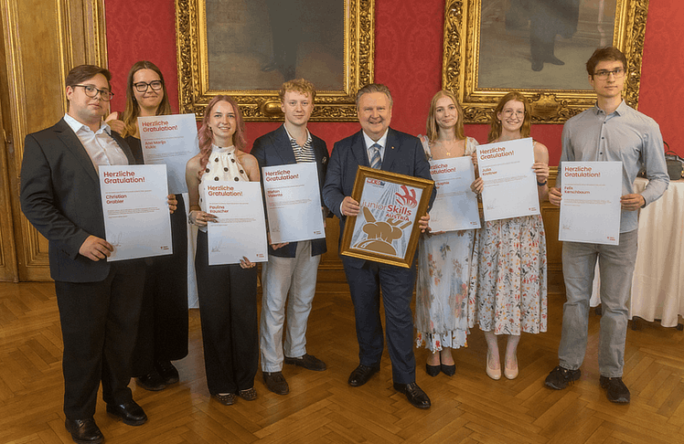 V.l.n.r.: Christian Grabler, Ana Marija Kukic, Paulina Rauscher , Stefan Valenta, Bürgermeister Michael Ludwig, Carla-Sophie Keppler, Julia Kreitner und Felix Kerschbaum