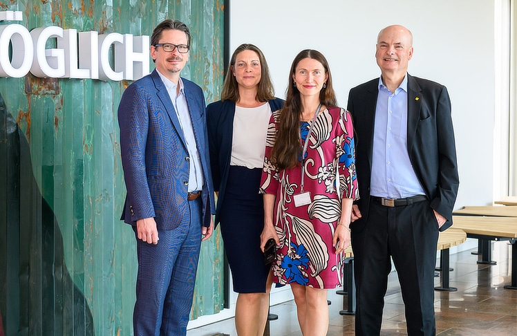 V.l.n.r.: Heinz Stöcklmayer, Geschäftsführer der ÖBB Business Competence Center GmbH, Natascha Platz, Key Account Management Österreichische Post, Irina Schmid, Strategischer Konzerneinkauf ÖBB, und Martin Wolf, Leitung Vertrieb Geschäftskund:innen Brief & Werbepost der Österreichischen Post AG © Gregor Nesvadba