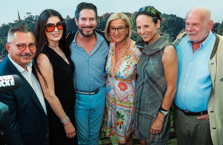 V.l.n.r.: ORF-NÖ-Programmchef Karl Trahbüchler, Sängerin Monika Ballwein, Opernsänger Clemens Unterreiner, NÖ-Landeshauptfrau Johanna Mikl-Leitner, Moderatorin Vera Russwurm und Rechtsanwalt Manfred Ainedter. © LEADERSNET / A. Felten