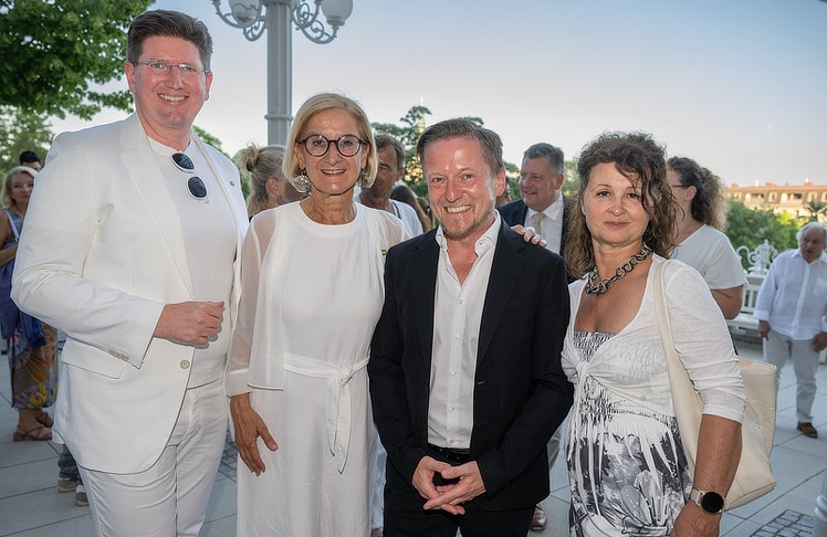 V.l.n.r.: Christian Pehofer (Bezirkshauptmann Baden), NÖ-Landeshauptfrau Johanna Mikl-Leitner, Andreas Gergen (Künstlerischer Leiter Bühne Baden) und Martina Malzer (Geschäftsführerin Bühne Baden). © NLK Khittl