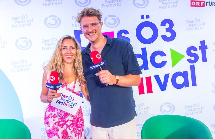 Als Hosts fungierte das Moderationsduo Sharon Talissa und Fabian Kotschwar. © LEADERSNET / D. Mikkelsen