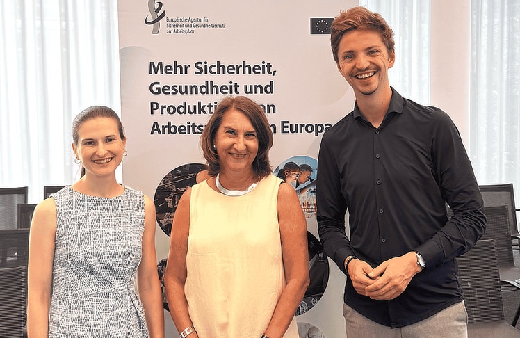 V.l.n.r.: Anna-Sophie Ecker und Martina Häckel-Bucher vom Sozialministerium mit Projektleiter Stefan Schmid.