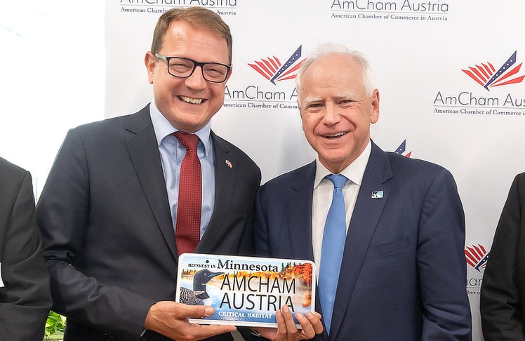 AmCham-Präsident Marco Porak (l.) und Gouverneur von Minnesota Tim Walz.