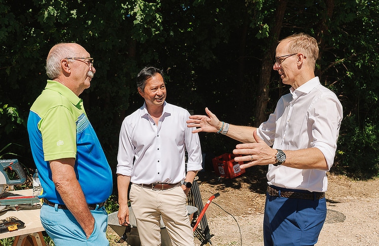 V.l.n.r.: Roman Kreitner, Kwang Min Rhee und Marcus Ihlenfeld © LEADERSNET/A. Felten