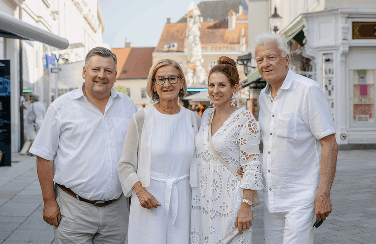 V.l.n.r.: Vizebürgermeister Markus Riedmayer, Landeshauptfrau Johanna Mikl-Leitner, Bürgermeisterin Carmen Jeitler-Cincelli und Vizebürgermeister Jowi Trenner.