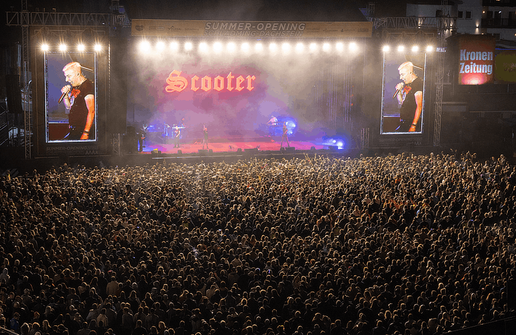 Den Auftakt machte Scooter mit den größten Hits und einer Lichtshow im Planai-Stadion.  © Harald Steiner