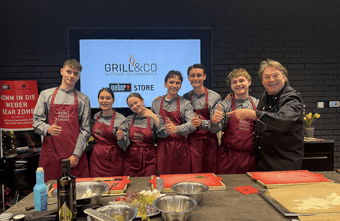 Schüler boten prominenten Lehrkräften beim Charity-Grillbattle die Stirn