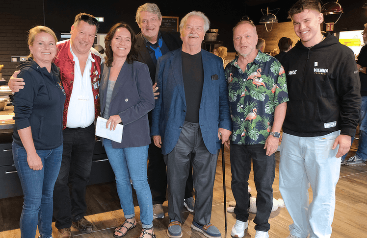 V.l.n.r.: Simone Haderthauer (Lichtblickhof), Wiesenschurli, Eva Pölzl, Dieter Chmelar, Gerhard Ernst, Reinhard Nowak und Noel Swancar © Manfred Schmid