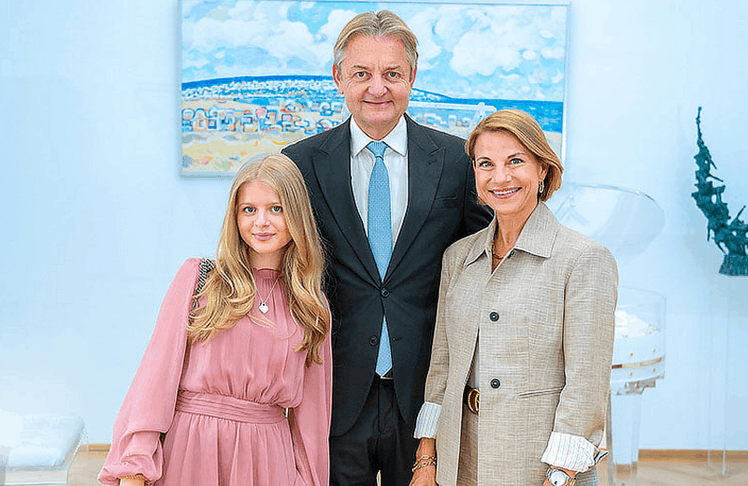 Gerald Gerstbauer gemeinsam mit Kristina Sprenger (r.) und Tochter Rosa
