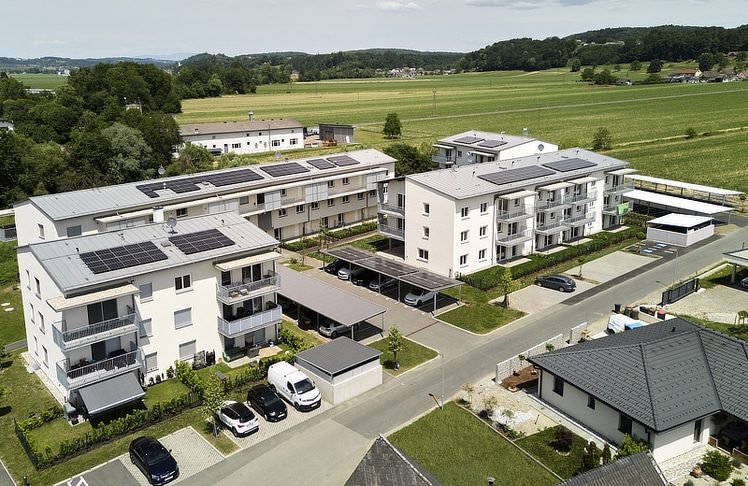 Vier dreigeschossige Wohngebäude mit insgesamt 28 Wohnungen © Chris Radl
