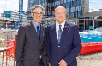 Bundeskanzler auf Stippvisite bei Österreichs größtem Rechenzentrum