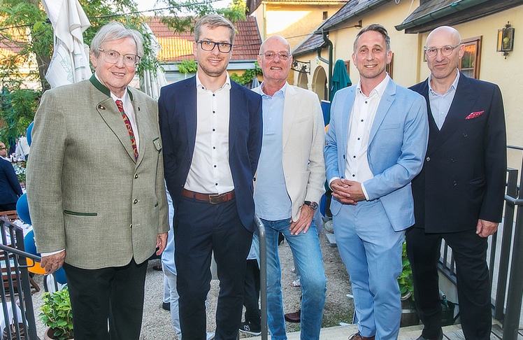 V.l.n.r.: Herbert Fichta (Aufsichtsratsvorsitzender, immo 360 grad), Ulrich Hartbauer (Geschäftsführer, immo 360 grad), Wolfgang Wahlmüller (ÖSW Vorstand), Aramis Glück (Geschäftsführer, immo 360 grad) und Markus Fichta (ÖSW Vorstand) © LEADERSNET/D. Mikkelsen