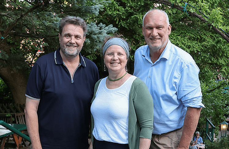 V.l.n.r.: Wolfgang Binder (Ballobmann), Anna Karnitscher  (Ballorganisatorin) und Berndt Querfeld (Gastronom/ Café Landtmann)