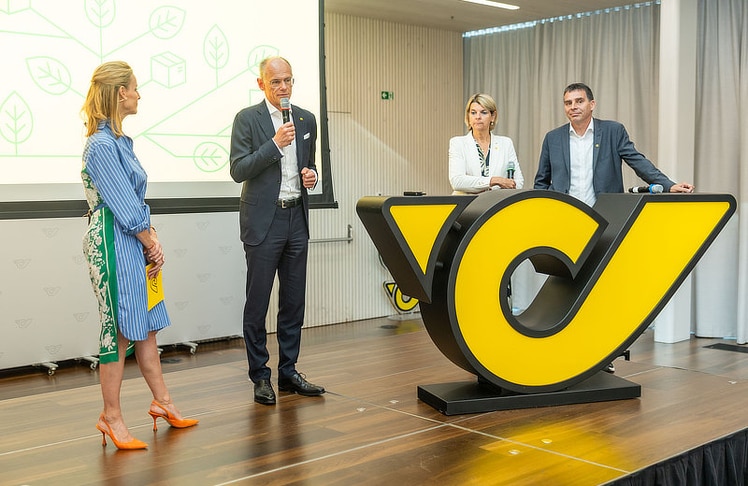 Die Green Postal Night wurde vom Vorstandsteam der Österreichischen Post (v.l.n.r.) Walter Oblin (Generaldirektor), Peter Umundum (Generaldirektor-Stellvertreter und Vorstand für Paket & Logistik) sowie Barbara Potisk-Eibensteiner (Finanzvorständin) eröffnet.